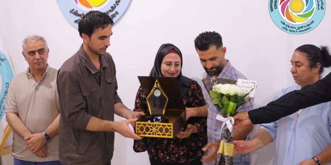كونفدرالية تنظيمات المجتمع الديمقراطي في إقليم شمال وشرق سوريا تكرم المهندسين القائمين على إعادة ترميم جسر الرشيد