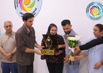 كونفدرالية تنظيمات المجتمع الديمقراطي في إقليم شمال وشرق سوريا تكرم المهندسين القائمين على إعادة ترميم جسر الرشيد