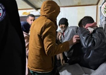 اتحاد المهن الصحية تنشأ نقاط طبية بالتنسيق مع هيئة الصحة على المعابر لمداوة الاهالي النازحة الى اقليم شمال وشرق سوريا