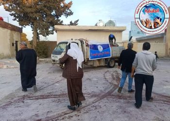 تنظيمات المجتمع الديمقراطي في مقاطعة الطبقة بالتعاون مع منظمة الايادي المبصرة تأمن مياه الللمدراس التي تأوي المهجرينشرب